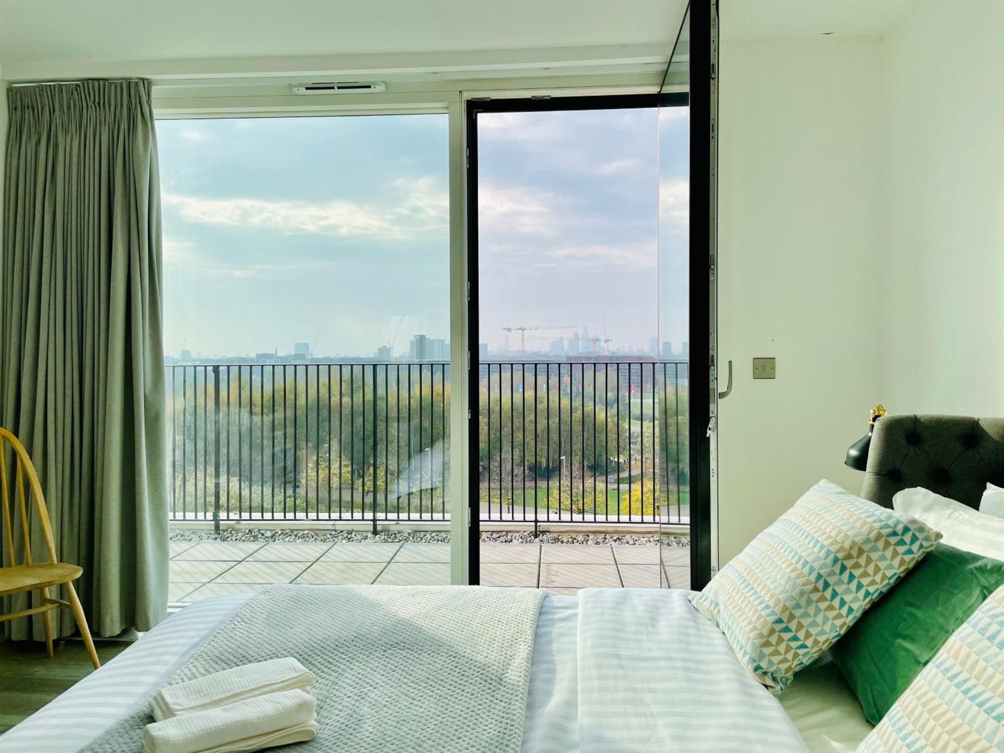 Panoramic Park And City Penthouses Retreat * London